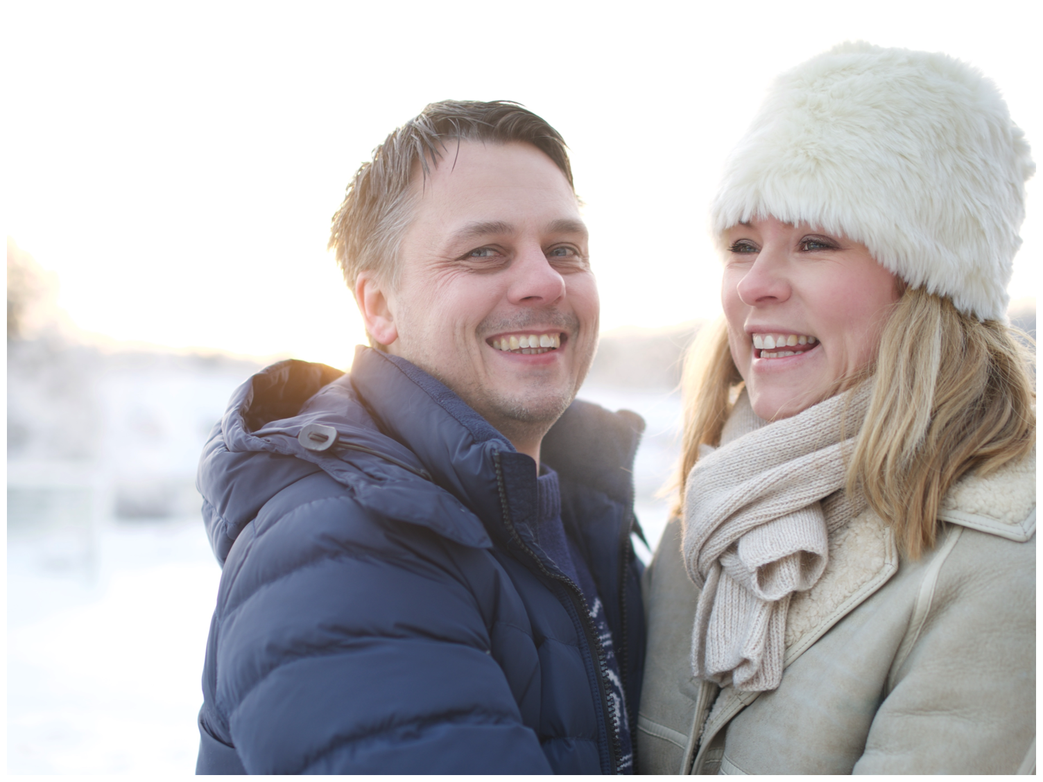 Familjefotografering i vackert vinterljus i Täby med fotograf Erika Aminoff