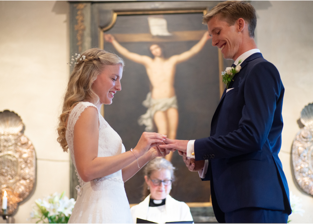 Vigsel Lidingö kyrka brudpar bröllopsfotograf Erika Aminoff